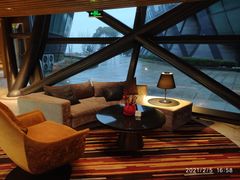 -上海滴水湖皇冠假日酒店