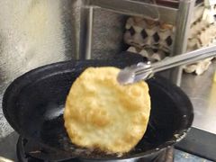 气泡饼-小红车炸蛋葱油饼
