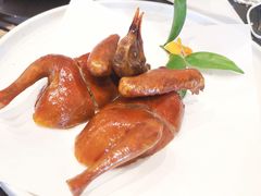 招牌脆皮乳鸽-名佳荟