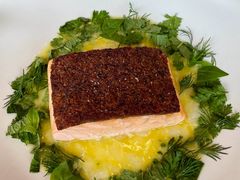 牛肝菌裹三文鱼京葱油醋汁和香草-Mercato莫卡多露台餐厅与酒吧(K11店)