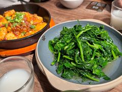 清炒云南豌豆尖-云海肴云南菜(浦江欢乐颂店)