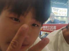 -魔都三兄弟酸辣粉·蘸卤炸串(虹桥万科店)