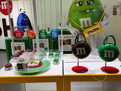 -m豆巧克力世界(上海世茂广场店)