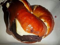 -HOT CRUSH趁热集合·现烤面包(上海环球港店)