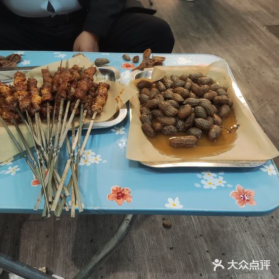 新疆胡子大树碳烤肉店