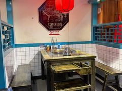 -宽板凳老灶火锅(台湾街店)