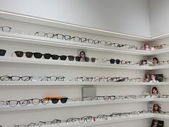 -美式眼镜·授权蔡司.依视路.尼康.豪雅.明月(南翔印象城店)
