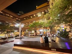-瑞虹新天地月亮湾