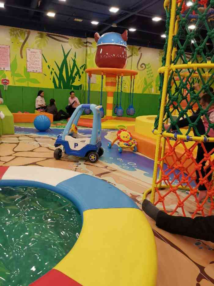 金童乐园-"在长阳地铁站往南新开的金泰广场三层,商场.