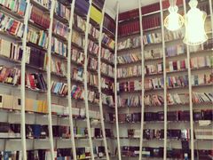 -钟书阁(松江泰晤士小镇店)