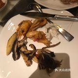 在酒店二楼 新沙路上 位置很好找