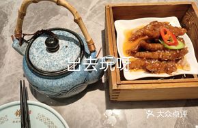 Peanut Steamed Tiger Skin Chicken Feet