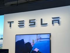 -TESLA 特斯拉(上海太古汇体验店)