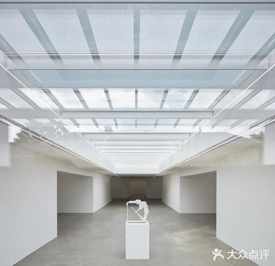 纯白艺术空间 - Miroslav Kubík画廊
