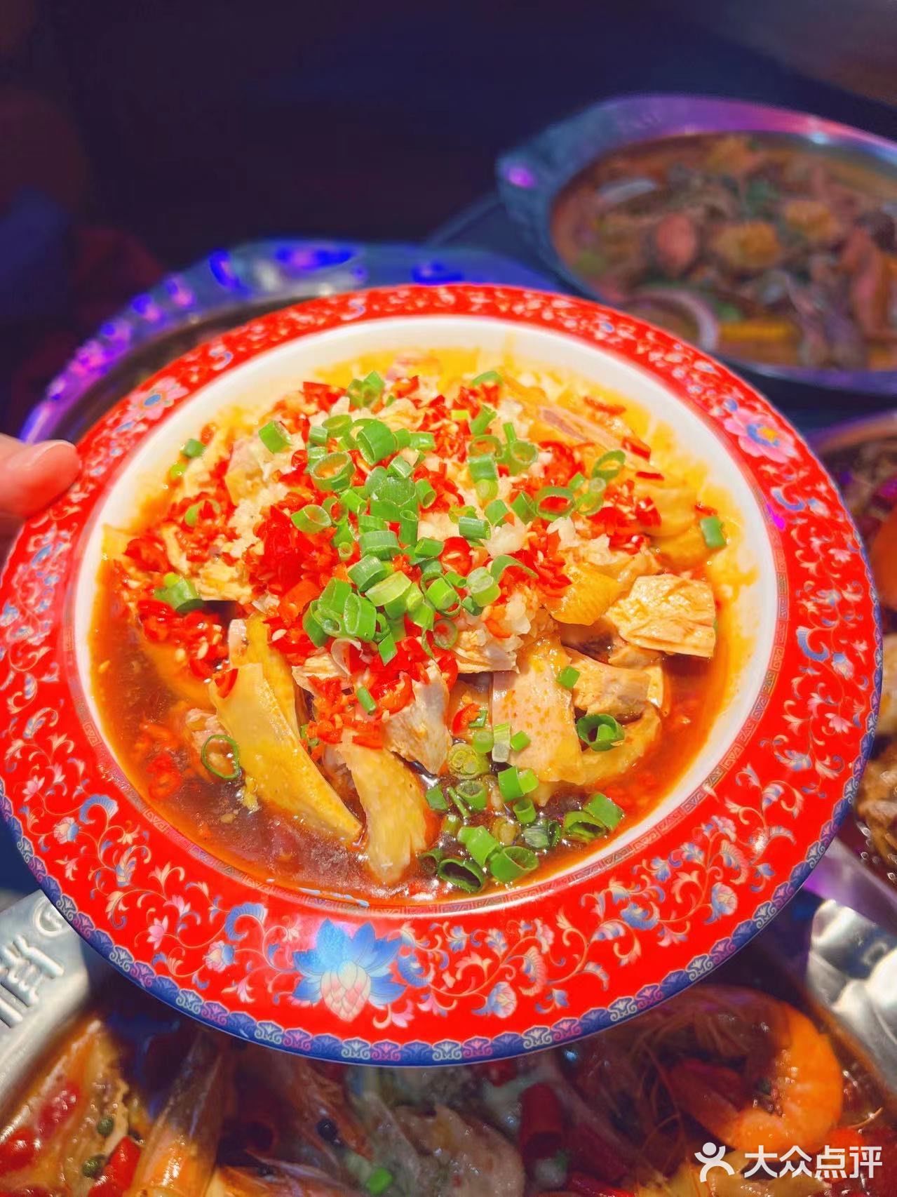 过年和姐妹吃团年饭吃螃蟹鲍鱼虾太有气氛了