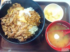 食其家-菌菇牛肉饭+味增汤+卷心菜_副-食其家·牛丼咖喱(广元西路店)