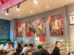 大堂-爆炸头阿姨小四川正宗川味小吃(无任何分店)