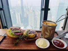 浇汁芝士汉堡-解放碑威斯汀酒店-知味国际美食餐厅