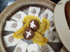 -刘姐啤酒鱼民族演艺餐厅(西街总店)