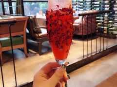 烈焰红唇-胡桃里音乐酒馆(环亚凯瑟琳广场店)