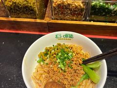 -呷佬·长沙手工米粉(金沙江路店)