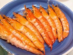 帮忙剥虾-樾餐厅泰式海鲜火锅(民歌湖店)