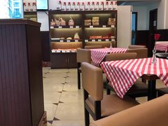 -红宝石·鲜奶小方·海派西点房(南丹店)