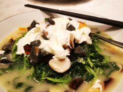 金银蛋浸豆苗-伯衡55·吉品轩(乌鲁木齐南路店)