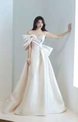 -Renee芮亦婚纱(原丽莎)