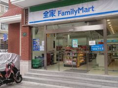 -全家便利店(洛川东路店)