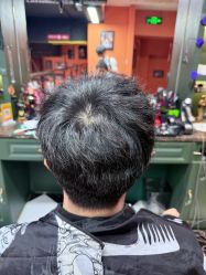 -查尔曼男士理发馆
