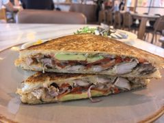 -ROAST coffee & eatery