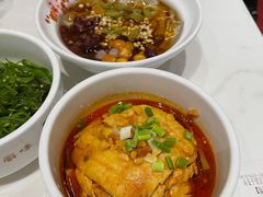 -渝是乎酸菜鱼·川渝小炒(新世界百货望京店)