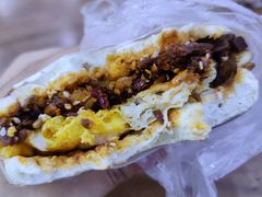 -清真马乐贝腊牛肉蛋黄菜夹馍(马蓉洒金桥店)