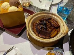 二十四小时黑枣汁煨五花肉-港丽餐厅