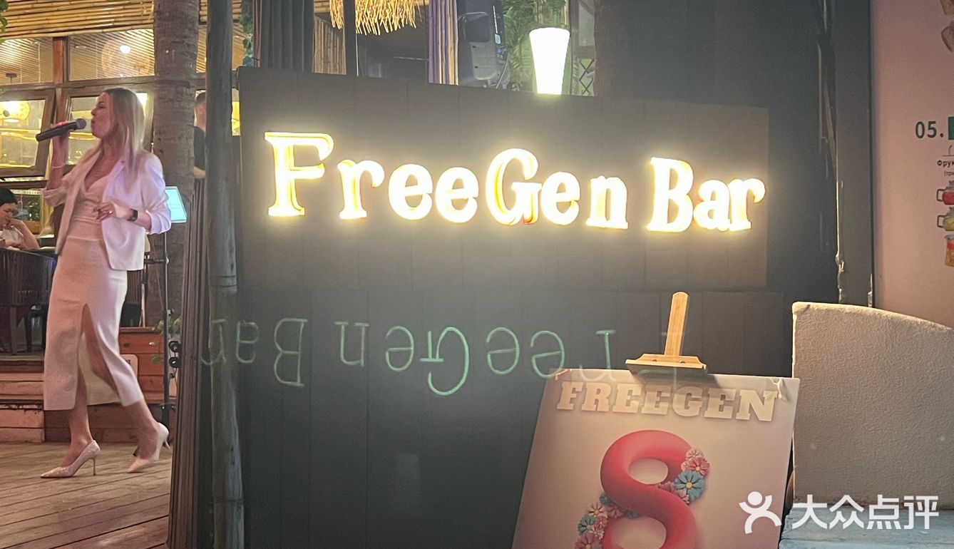 谁会拒绝吹着海风看着海浪享受美食呢！