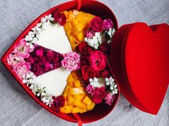 初见吾心鲜花千层礼盒蛋糕-艾加柒克蛋糕茶歇甜品台(春熙路店)