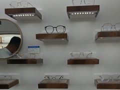 -翰佐蔡司小乐圆·依视路星趣控·暴龙眼镜折扣店