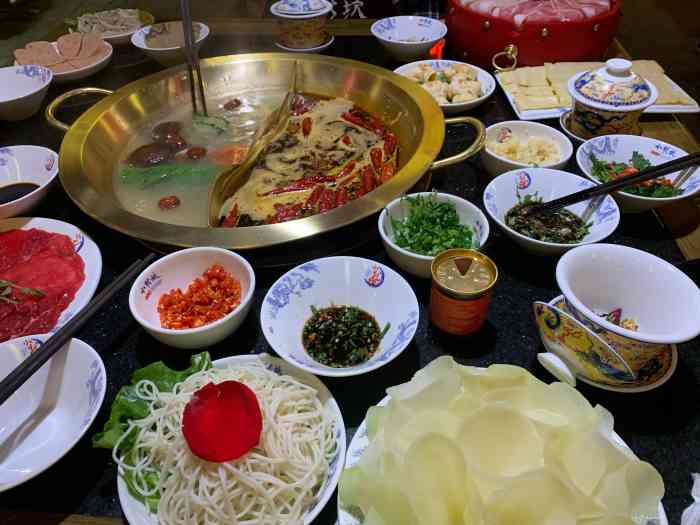 小龙坎火锅(东厦路店)-"疫情后的第一个国庆节去汕头走走,吃了当地.