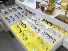 -视野联行眼镜•蔡司•依视路(温江店)