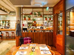 -ROAST coffee & eatery