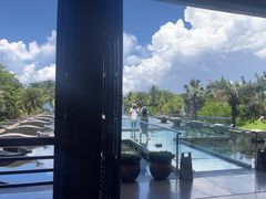-亚龙湾喜来登·美景台大堂吧