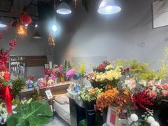 -何兮花店·气球派对鲜花店(马桥银春路万科城店)