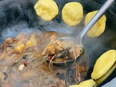 小鸡炖蘑菇-炮爷东北铁锅炖(棠安路店)