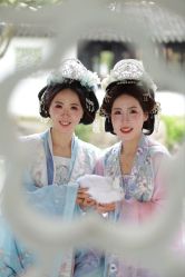 -一揽芳华汉服旗袍体验馆(拙政园店)