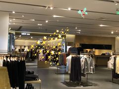 -URBAN REVIVO(济南领秀城贵和购物中心店)