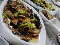 皮蛋虾仁炒肚片-鸿运美食府