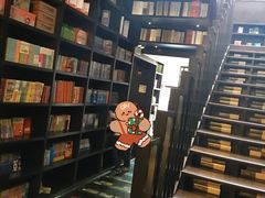 -钟书阁(松江泰晤士小镇店)