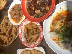 -爆炸头阿姨小四川正宗川味小吃(无任何分店)