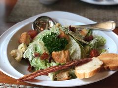 -Chom Cafe and Restaurant